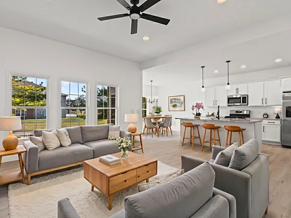 316 Boulder Creek Dr, Chatham, IL 62629