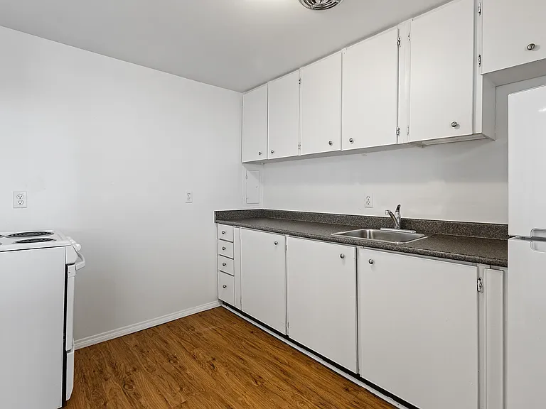 285 Loretta Ave S — Photo 39