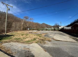 124 Douglas St, Pikeville, KY 41501