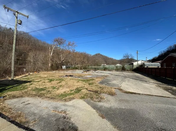 124 Douglas St, Pikeville, KY 41501