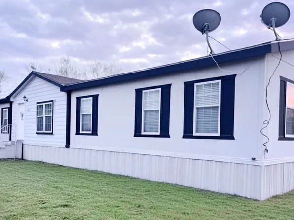 202 S 10TH ST, Christine, TX 78012