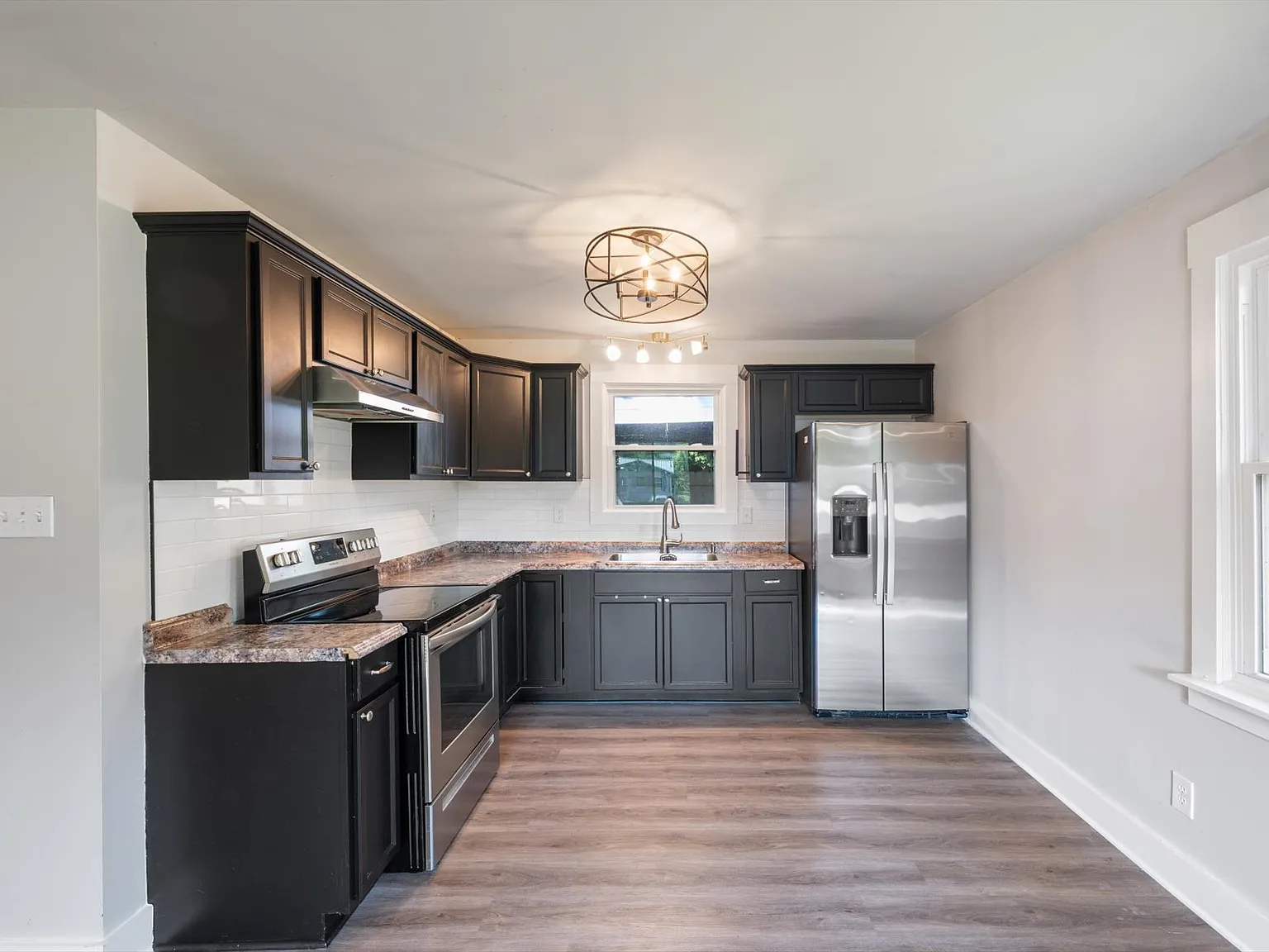 3 bed, 1125 sqft, $1,675 — Photo 3