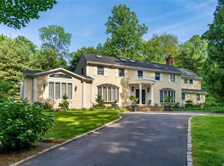 24 Springwood Path, Syosset, NY 11791