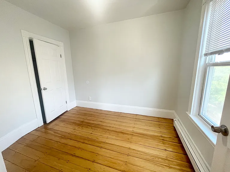 22 Howell St #3V — Photo 4