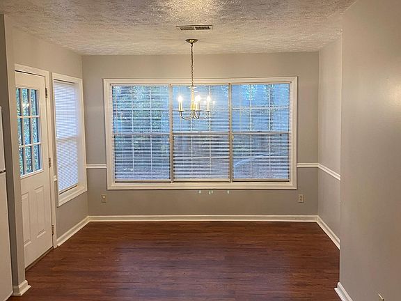 3rd image of 4915 Farmstead Ct NE