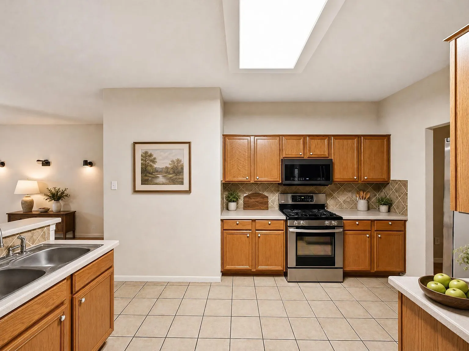 5 bed, 2.5 bath, 2695 sqft, $2,350 — Photo 4