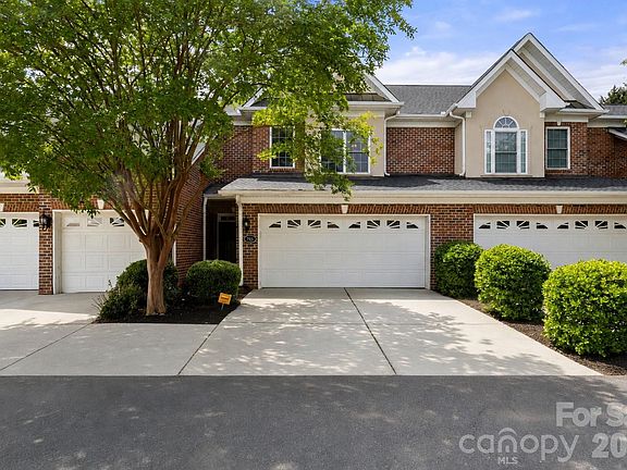 3rd image of 705 Congressional Ln