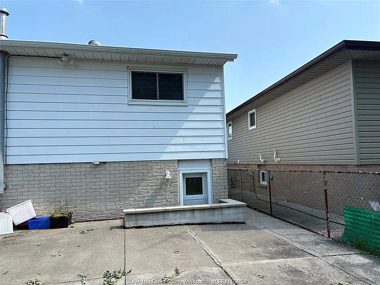 3295 Aurora Dr — Photo 22
