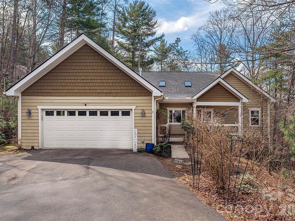 1st image of 3 Pathwood Ln