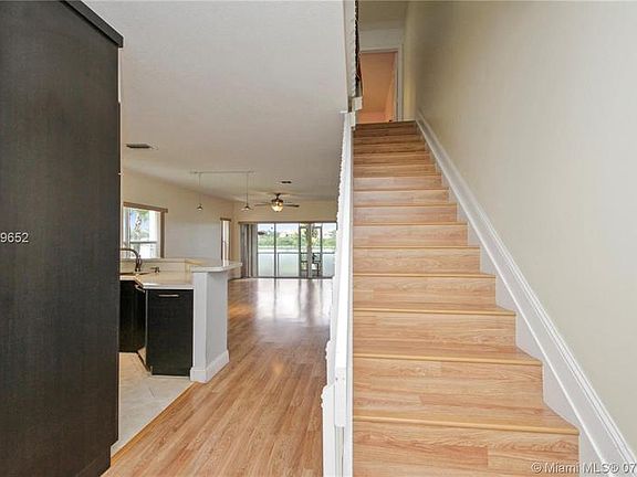5th image of 302 SW 120th Ave