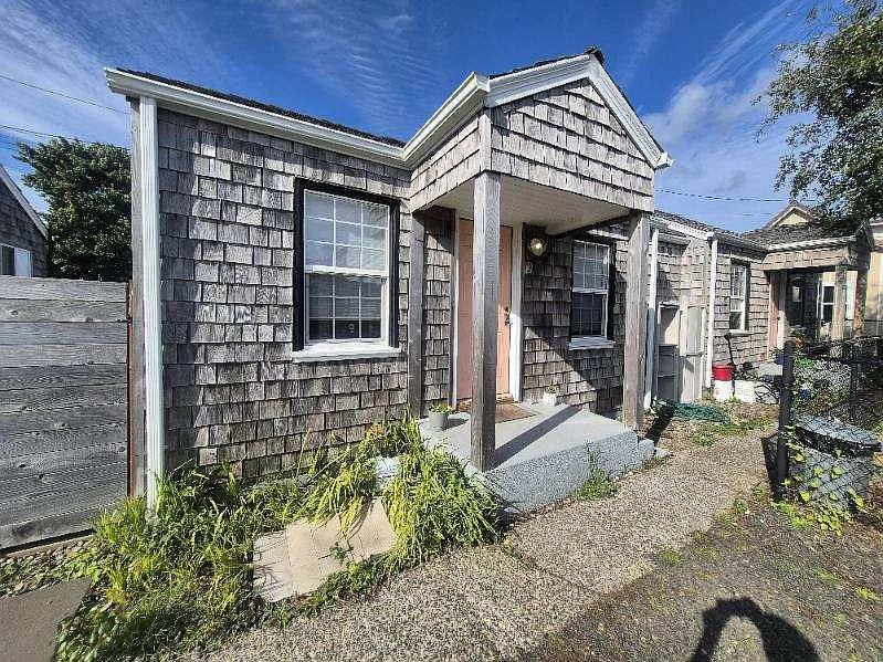 Studio, 430 sqft, $1,300 — Photo 2