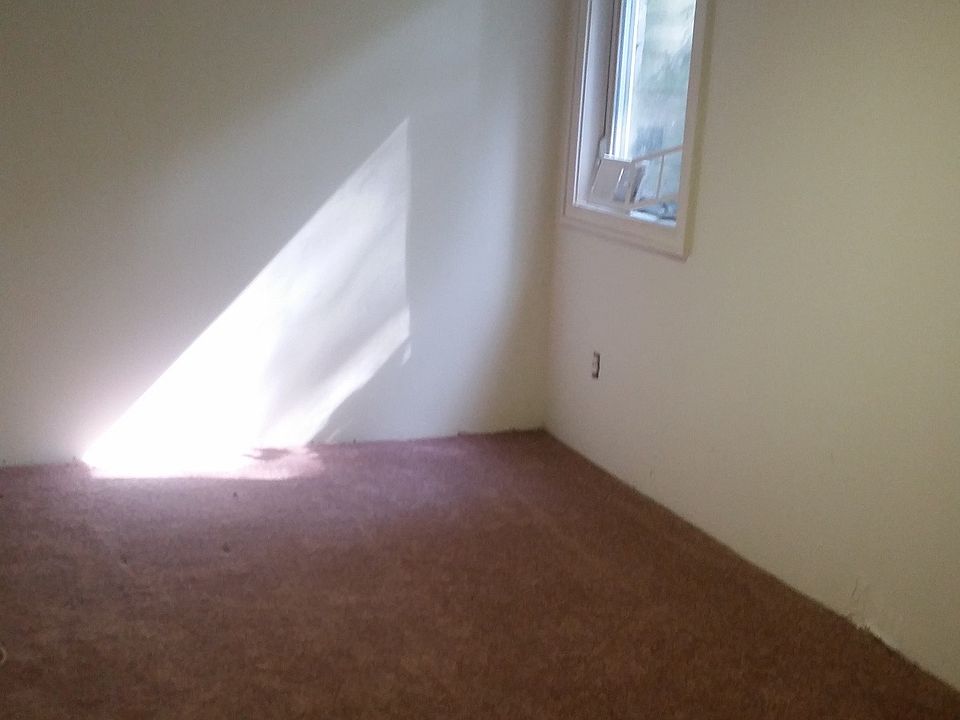 2nd image of 2498 W Grand River Ave APT 1