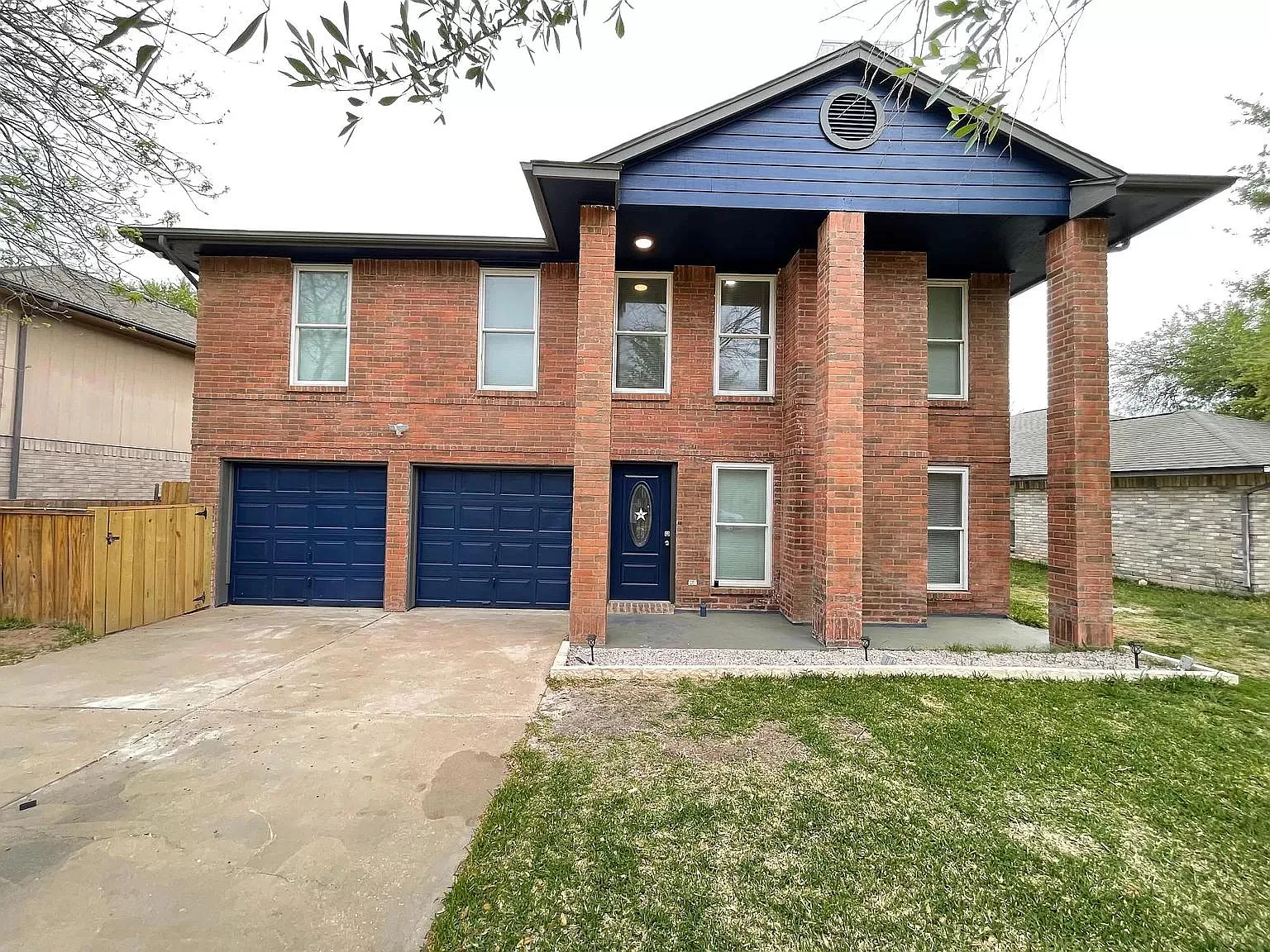 4 bed, 2.5 bath, 2350 sqft, $3,200 — Photo 2
