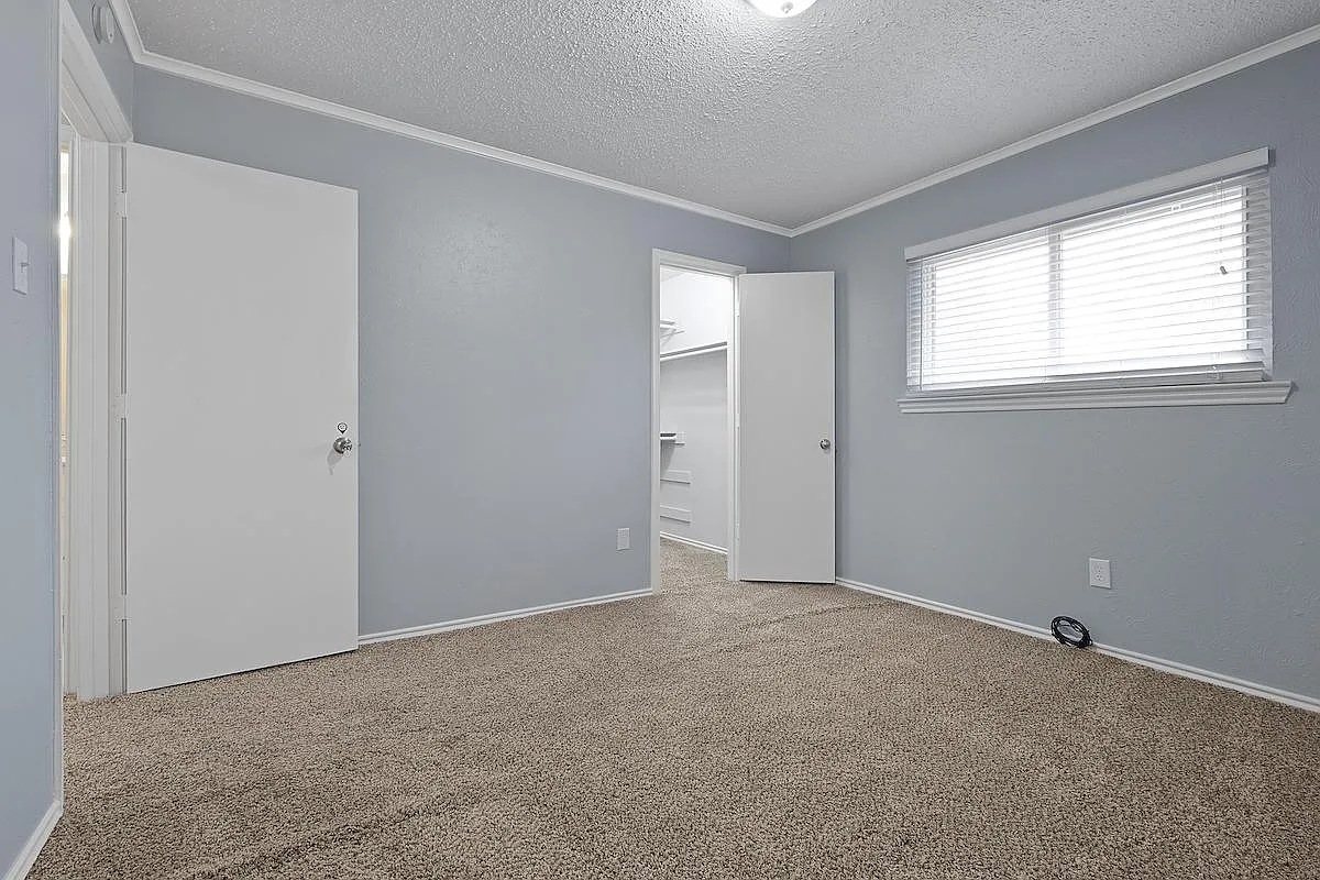 4 bed, 2.5 bath, 2179 sqft, $845 — Photo 1