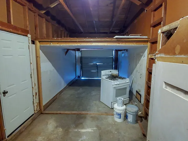 519 E Anna St — Photo 23