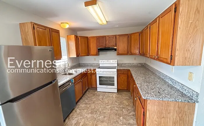 4 bed, 2.0 bath, 1152 sqft, $1,599 — Photo 2