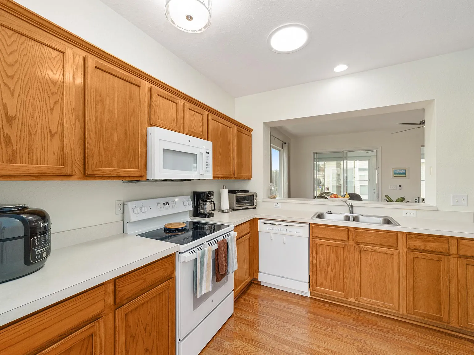 2 bed, 1259 sqft, $2,150 — Photo 3
