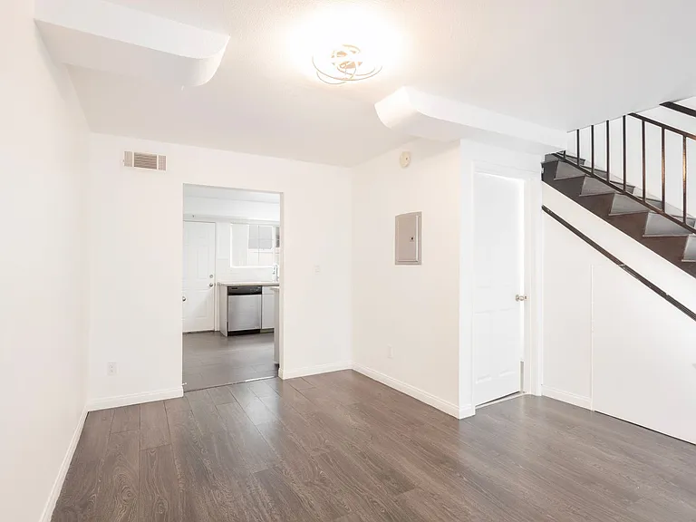 1817 Garfield Pl — Photo 22