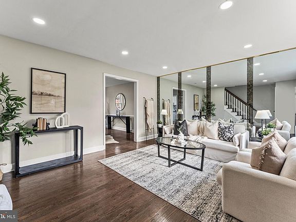 4th image of 1324 Crofton Rd