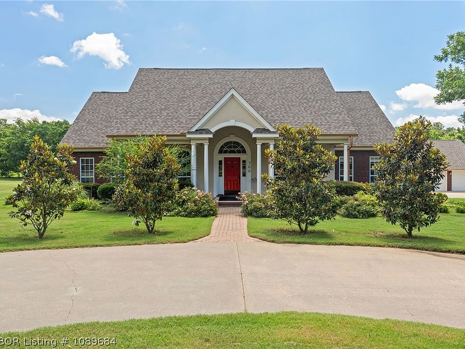 1st image of 300 Barcliff Ln