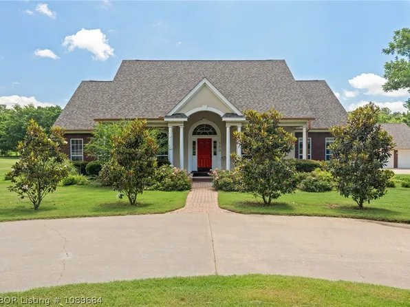 300 Barcliff Ln, Ozark, AR 72949