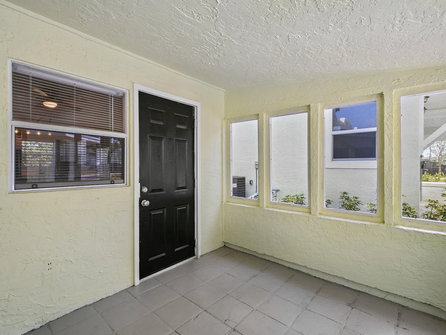 2 bed, 1.0 bath, 530 sqft, $1,750 — Photo 3
