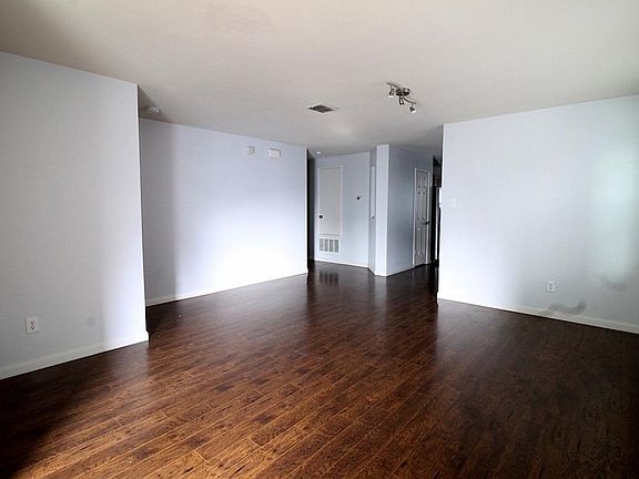 3rd image of 13238 Cleburne Dr