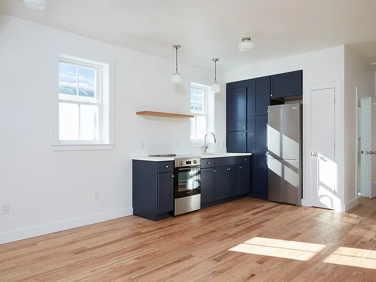 986 Prospect Ave — Photo 1
