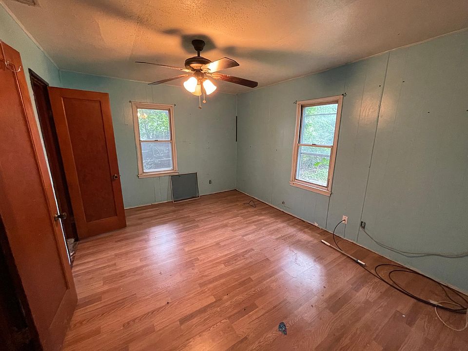 2nd image of 3321 S Independence Ave