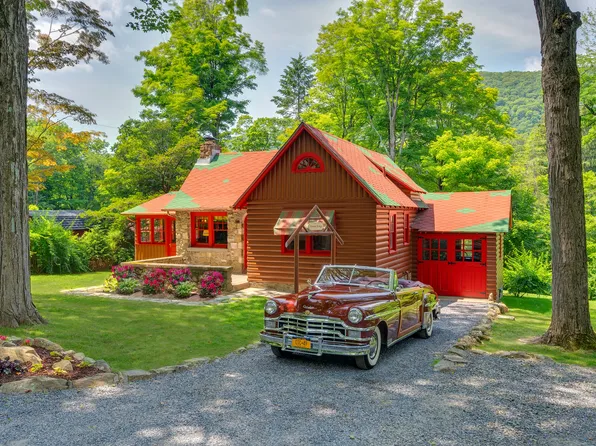 16 Locust Dr, Cold Spring, NY 10516