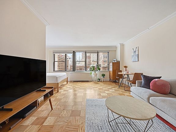 2nd image of 120 E 90th St APT 7A
