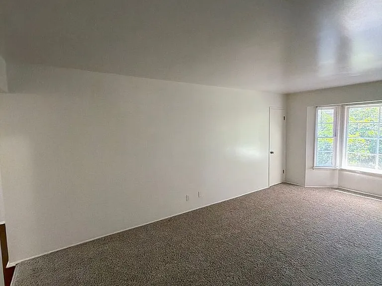 Spacious 2-bedroom apartment for rent — Photo 9