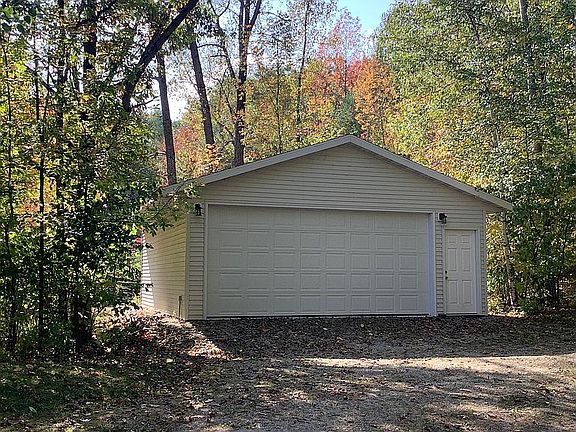 Detached 2-1/2 car garage.