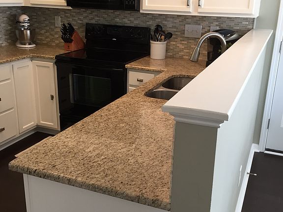 Updated Kitchen w/ Granite
