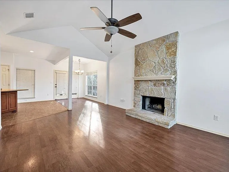 4600 Rivka Cv — Photo 8