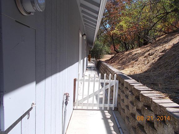 NICE SIDE YARD