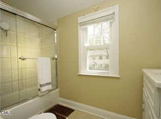 1084 Mill Plain Rd, Fairfield, CT 06824