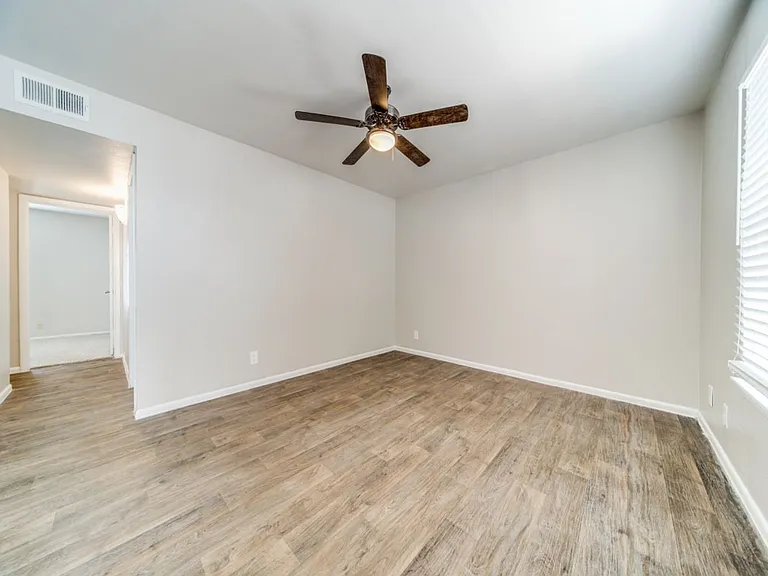 The Oaks Apartments At Medical Center — Photo 94