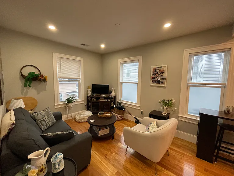 67 Pearl St #2 — Photo 15
