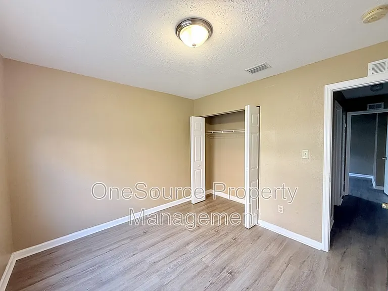 216 S Jackson St — Photo 7