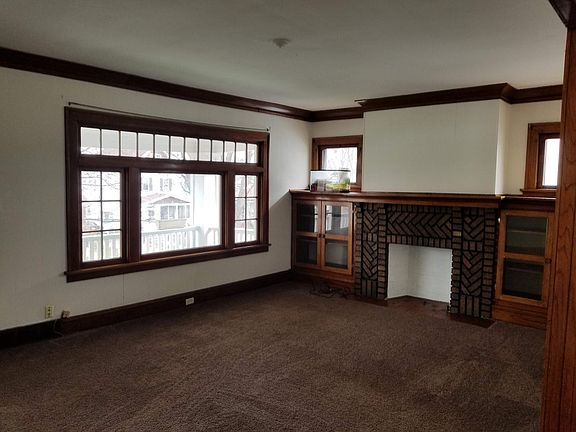 3rd image of 10113 Champion Ave