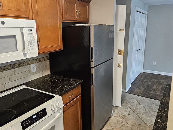 5th image of 180 Main St APT 3202
