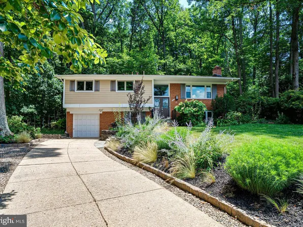 1711 Pine Valley Dr, Vienna, VA 22182