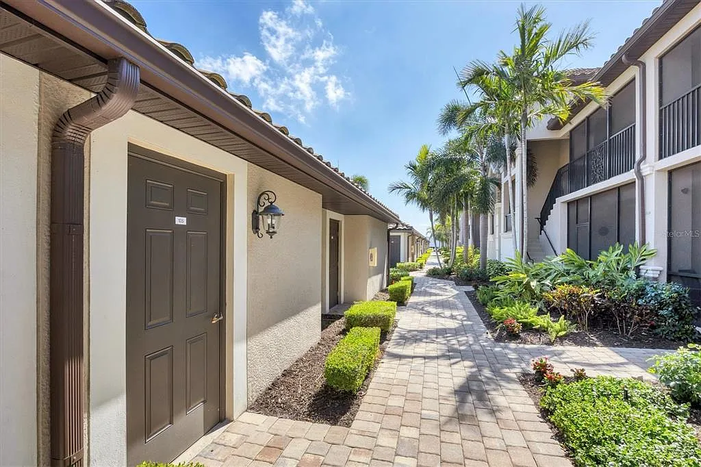 2 bed, 2.0 bath, 1329 sqft, $3,250 — Photo 3