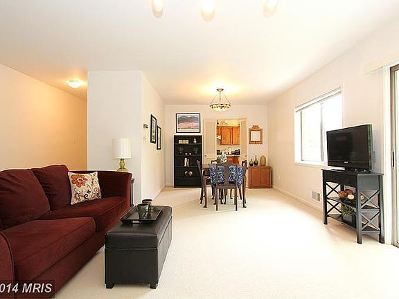 4th image of 10655 Montrose Ave #10655