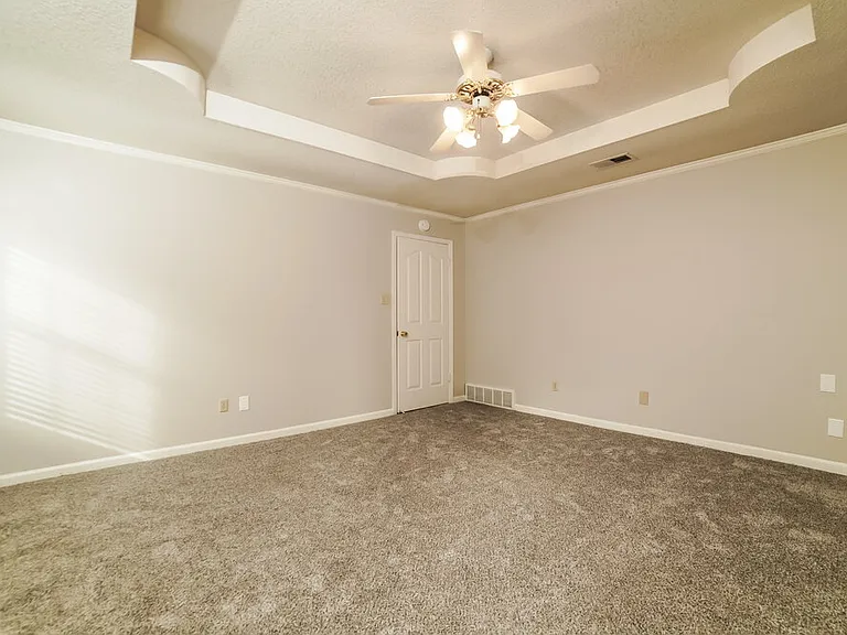 5618 Heather View Dr — Photo 8