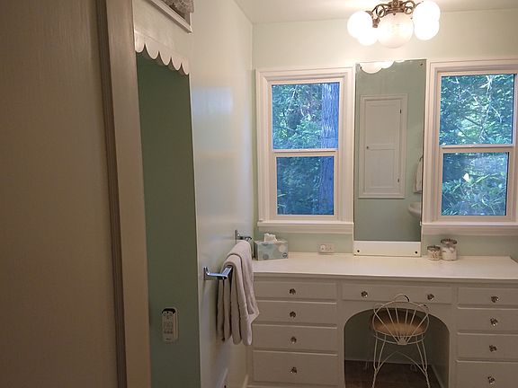 Built-in vanity