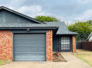 320 Spring Branch Ln, Kennedale, TX 76060