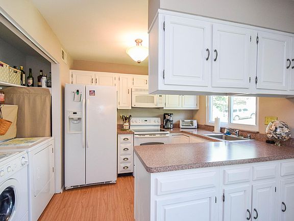 3rd image of 644A Sherwood Ct