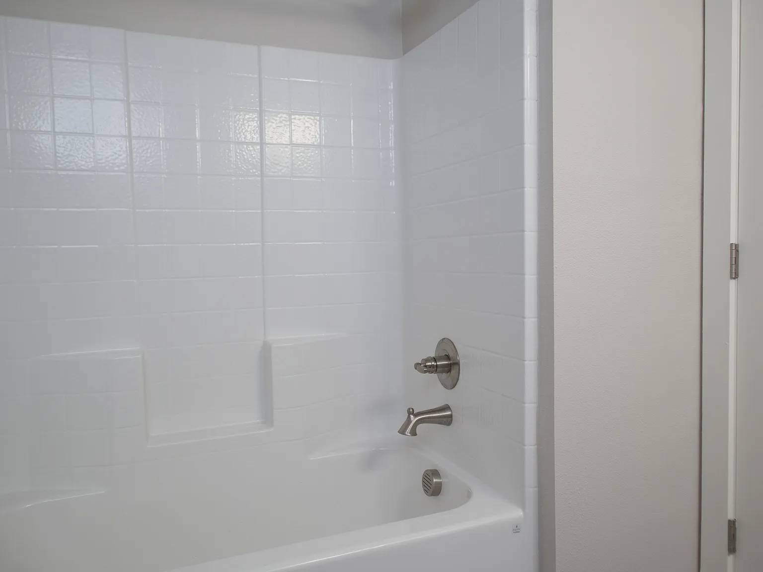 2 bed, 1000 sqft, $1,200 — Photo 3